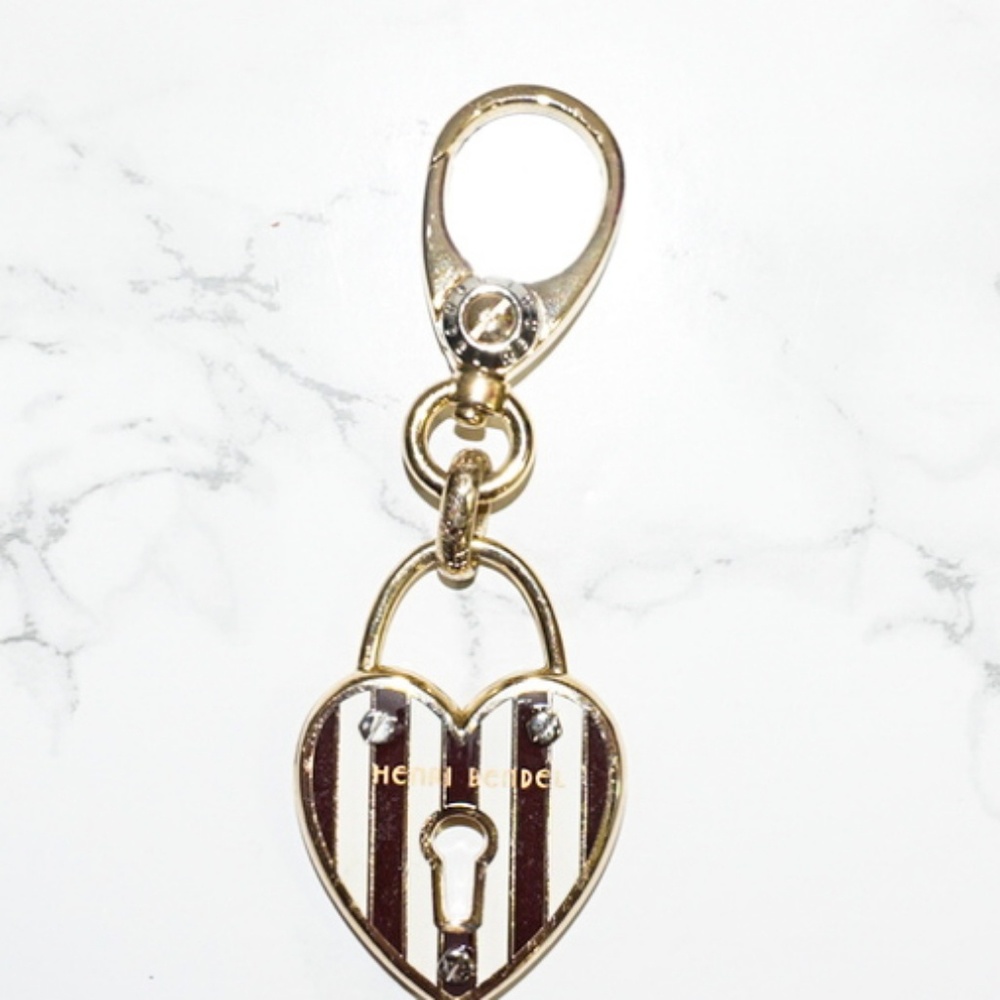 HENRI BENDEL HEART/CHARM